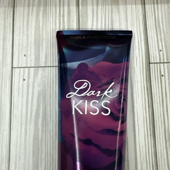 Bath and Body Works Dark Kiss 24 HR Ultra Shea Body Cream 8 oz - Picture 2 of 7
